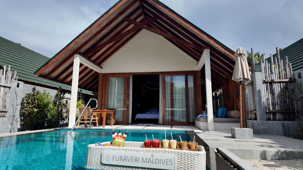 Furaveri Maldives resort and turquoise lagoon